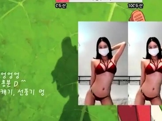 amateur raintree03 flashing ass on live webcam