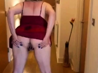 Big boob brunette masturbates on webcam