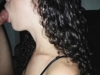 Cuckold released the house for his girl to suck another one.