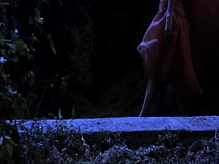 Here is hot clip of 3 scenes of Winona Ryder in Dracula: