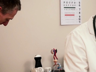 Hunk doctor bareback petite bottom in his doctor office
