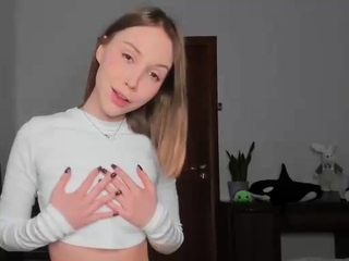 Amateur Webcam Cute Teen Plays Solo with Big Dildo