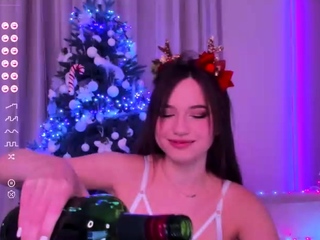 Blonde and brunette lesbian babes love