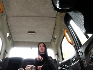 Girl fucks in a taxi without restraint