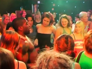 Plenty of blowjob from blondes