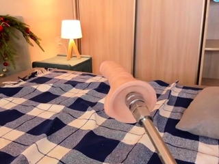 Very hot amateur thai teen girl toying her pussy on cam