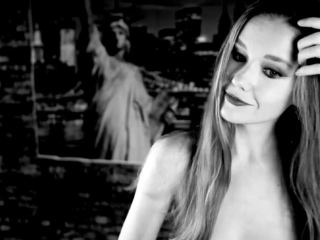 Amateur webcam babe showing her sexual goods