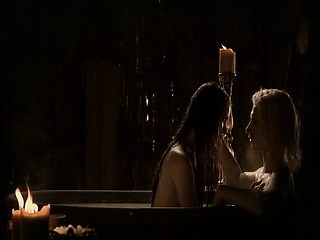 Roxanne McKee naked in a bath with a guy, her wet hair