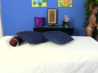Thai slut cheats on her boyfriend with her masseur