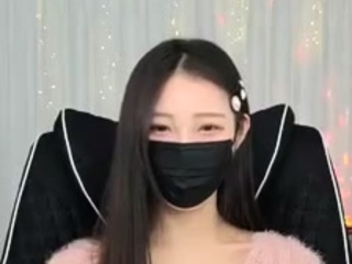 This large amateur cam girl has some very big boobs