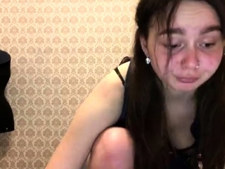 Amateur webcam brunette loves sucking on some fat cock