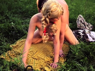 Big ass amateur blonde fucking POV in public