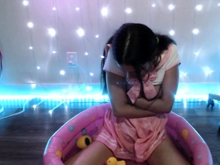 cute blonde amateur webcam teen showing