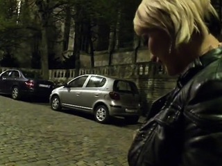 Hot busty floosy Pearl Diamond gets to big orgasm