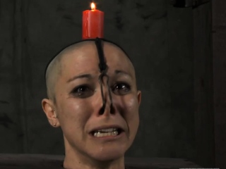 Hot-tempered brunette girlie is getting her cunny fingering