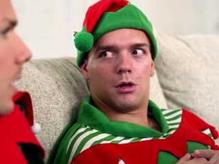 Lexi Luna and Dee Williams dress their sons as elves then