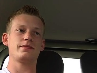 Smutty homo sex games in a car