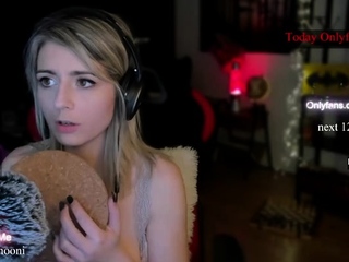 Blonde Teen Solo Masturbating On Webcam