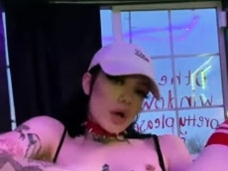 Big boob brunette masturbates on webcam