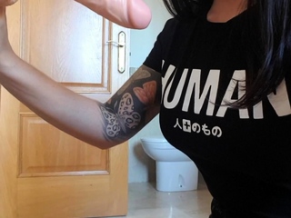 Close up amateur beauty uses her toy to masturbates