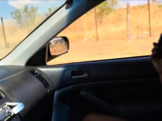 entrou pelada no carro