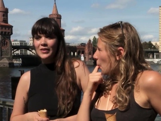 Ersties Lindsey Blake enjoy an Orgasmic