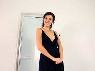 Sexy girlfriend Julia just loves sucking cock