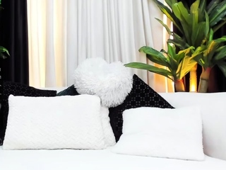 Wet tattooed raven babe Sahron with big boobs masturbates