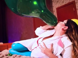 Amateur hottie solo masturbation