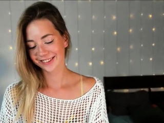 Amateur sweet blonde babe sucking cock