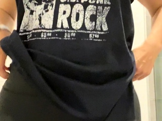 Amateur wild chick solo masturbation