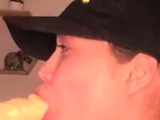 Hot pussy spreading close up for solo toying stunner