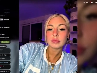 Petite small tit babe with perfect pussy masturbates