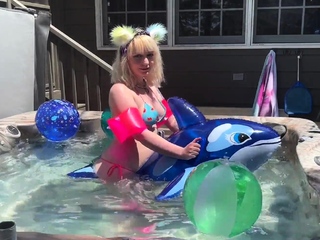 amateur blonde solo webcam