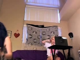 Blonde and brunette lesbian teen belles play