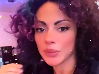 Hot Busty Webcam Babe Masturbate Solo