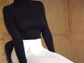 Sexy blonde MILF Jessa Rhodes striptease