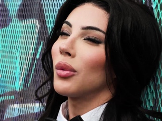 Ariel is having a fucking time of her break