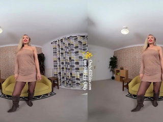 Blondie Rose loves stripping for you