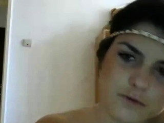 Pretty girl naked on cam