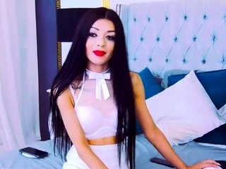 Sexy brunette wearing stockings masturbates webcam