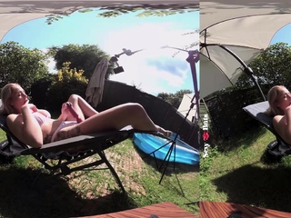 She knows how to toy with her pussy