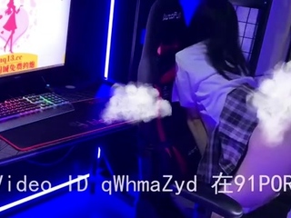 Amateur Asian does doggystyle with boyfriend