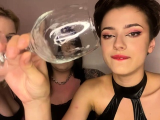 Blonde And Brunette In Sexy Threesome