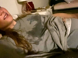 Close up amateur beauty uses her toy to masturbates