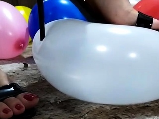 FemaleAgent MILF indulges studs foot fetish