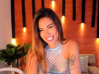 Amateur sweet blonde babe sucking cock