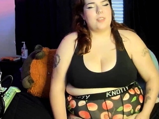 Inked BBW Wren Willows exposed her lush body and pounds hers