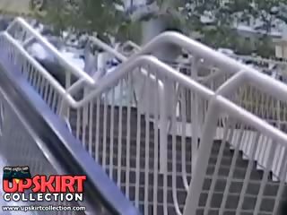 The tight fitting jeans of this bimbo let us enjoy every