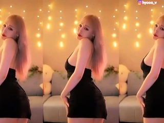 Amateur Webcam Chick Masturbates On Webcam More at